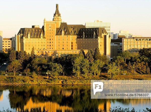 Delta Bessborough Hotel  South Saskatchewan River  Saskatoon  Saskatchewan  Kanada
