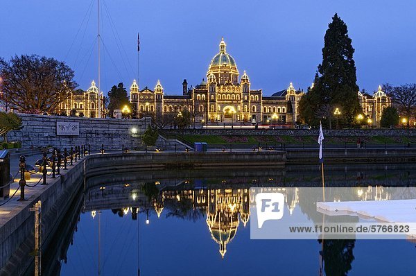 British Columbia Legislative und Reflexion  Innenhafen  Victoria  British Columbia  Kanada
