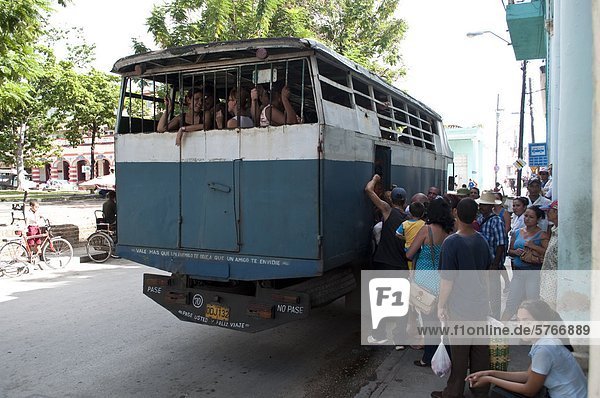 Lokalen Busverkehr  Holguin  Kuba