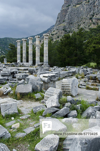 Priene Ruinen einer antiken griechischen Stadt von Ionia am Fuße einer Klippe von Mykale 25 Kilometer (16) aus antiken Milet in der Türkei
