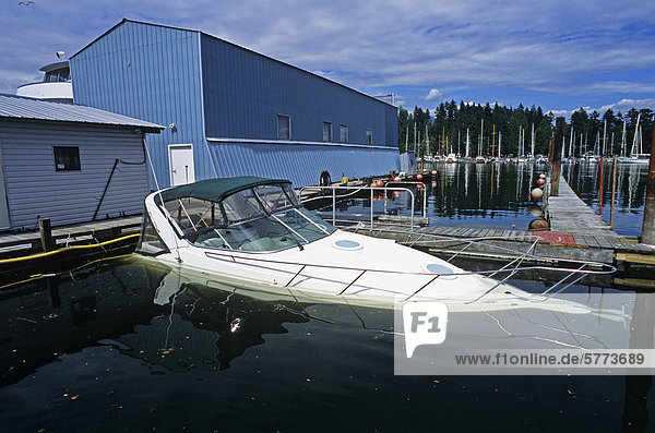 Sinkende Boot Harbour Cruises Marina  Vancouver  British Columbia  Kanada