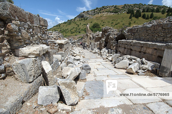 Römische Straße  antike Stadt Ephesos  Efes  Türkei  Westasien