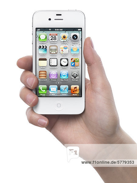 Frau Hand mit einem weißen Apple iPhone 4s Smartphone. Isoliert auf weißem Hintergrund.