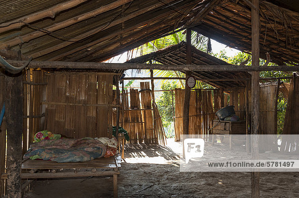 Wohnraum  Bambushütte  Dorf des Bergvolks oder Bergstammes der Hmong  ethnische Minderheit  Nordthailand  Thailand  Asien