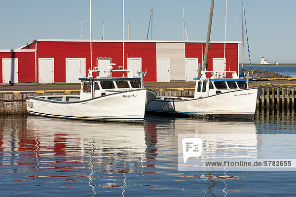 Fischerboot gefesselt am Kai  Northport  Prince Edward Island  Kanada