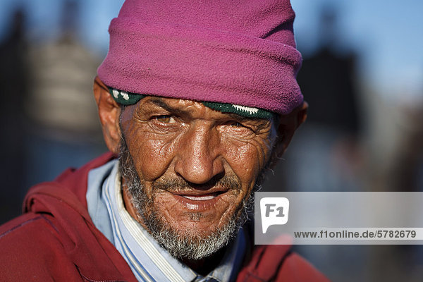 Traditionell gekleideter Mann  Porträt  Marrakesch  Marokko  Afrika