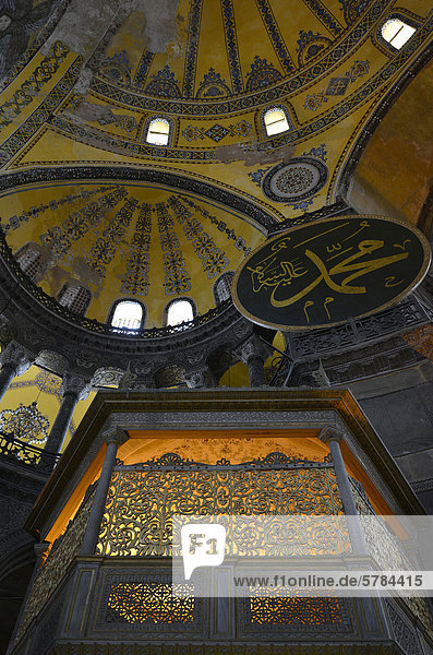 Müezzin Mahfili  Podest für den Muezzin  Hagia Sophia  Ayasofya  Innenansicht  UNESCO-Weltkulturerbe  Istanbul  Türkei  Europa
