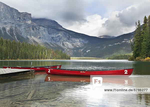 Kanus Emerald Lake Yoho Nationalpark Britisch-Kolumbien Kanada
