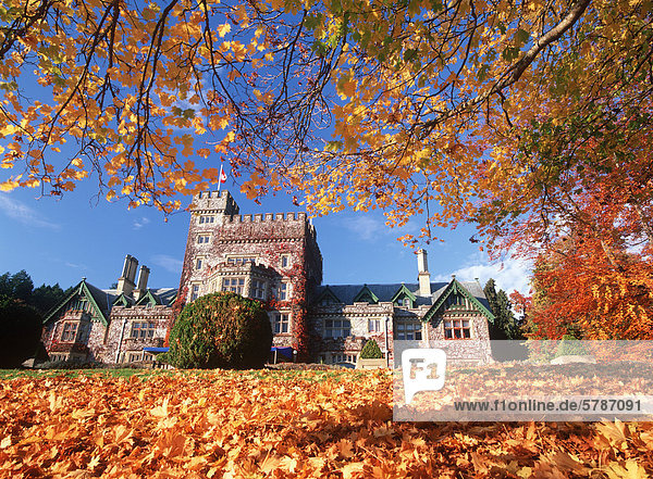 Hatley Castle im Herbst  Vancouver Island  British Columbia  Kanada.
