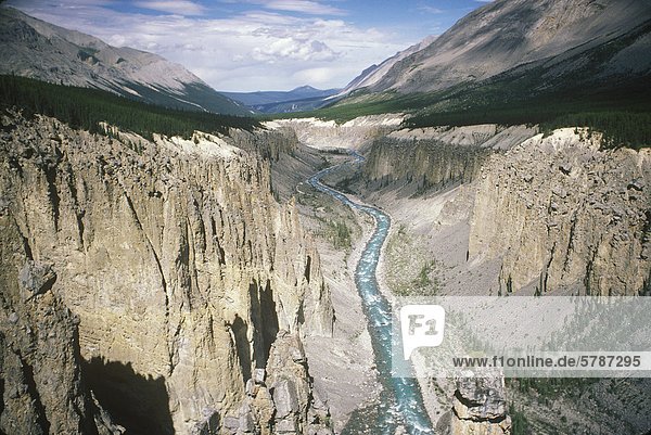 Luftbild der Wokkpash Schlucht in Stone Mountain Provincial Park  British Columbia  Kanada.