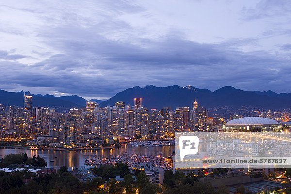 Bach Stadion unaufrichtig British Columbia Kanada Abenddämmerung Platz