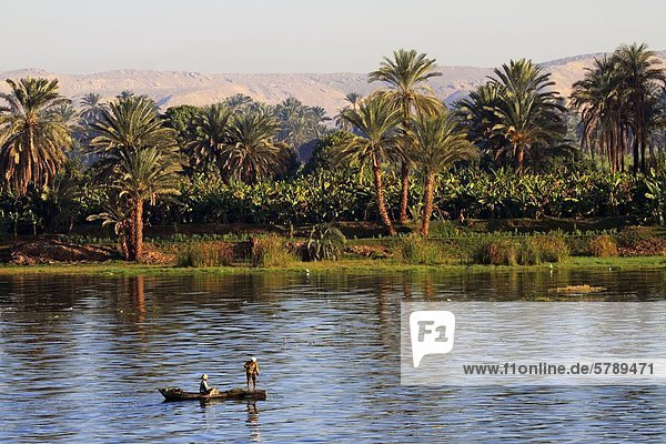 Fischerboot auf dem Nil bei Edfu  Ägypten