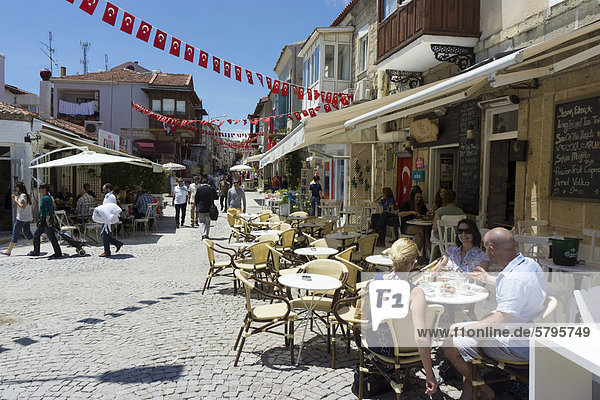 Shops and restaurants in the historic centre of Zeytineli Koeyue  Alacati  Izmir  Turkey  Asia