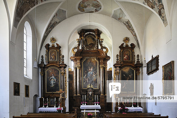 Altar der Spitalkirche Hl. Geist  1717 erbaut  Hauptplatz  Pfaffenhofen  Oberbayern  Bayern  Deutschland  Europa