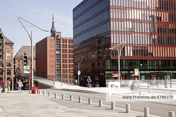 Street scene  HafenCity district  Free and Hanseatic City of Hamburg  Germany  Europe