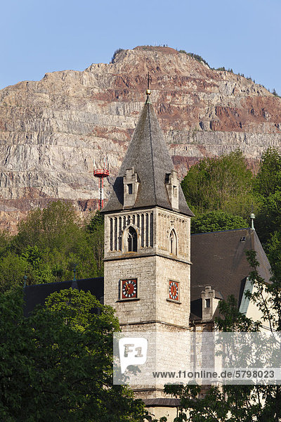 Kirche St. Oswald und Erzberg  Eisenerz  Steirische Eisenstraße  Obersteiermark  Steiermark  Österreich  Europa