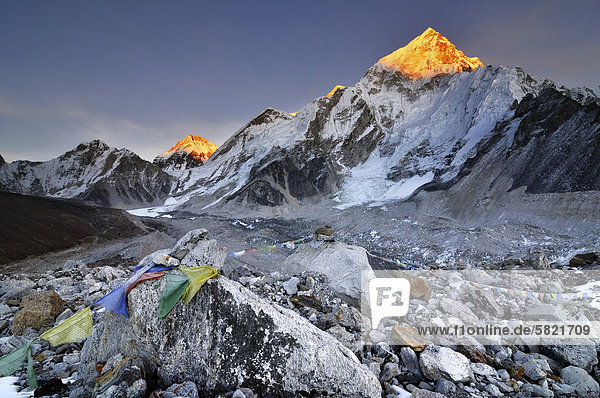 Nepal Berglandschaft bei Sonnenuntergang