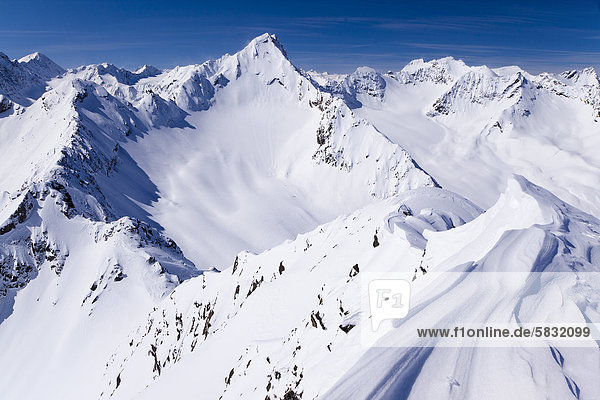 Blick vom Zischgeles auf die Grubenwand  Schneewechte  Stubaier Alpen  Nordtirol  Tirol  Österreich  Europa