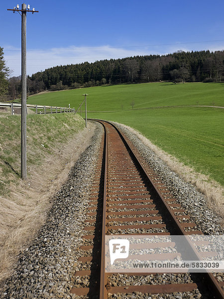 'Strecke der Schwäbischen-Alb-Bahn  SAB  mit alten Telegraphenmasten  von Gammertingen nach Münsingen