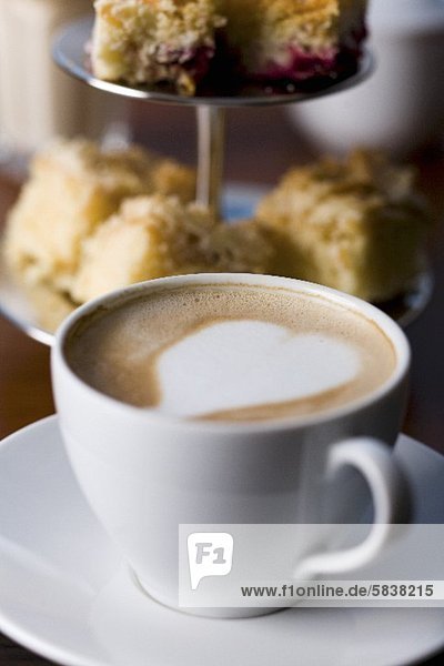 Wärme Hintergrund Dekoration Kuchenplatte Cappuccino