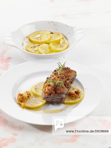 Gratinated rump steak with lemons