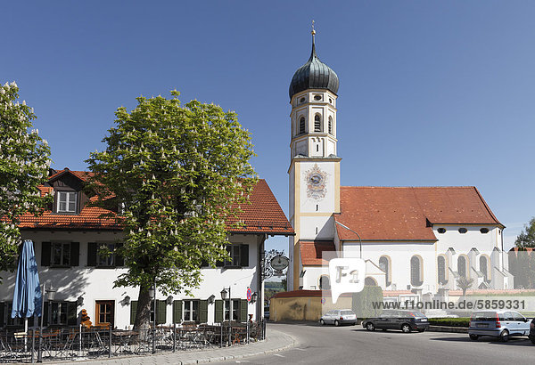 St. Peter und Paul in Oberalting  Gemeinde Seefeld  Fünfseenland  Oberbayern  Bayern  Deutschland  Europa  ÖffentlicherGrund