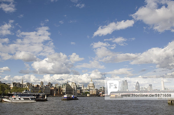 Stadtansicht mit Themse  London  England  Großbritannien  Europa  ÖffentlicherGrund