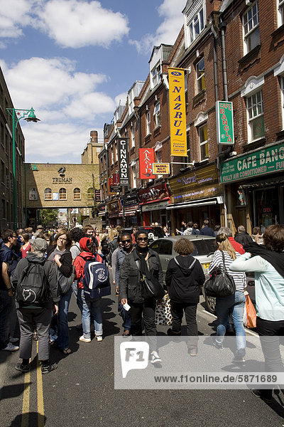Belebte Brick Lane am Sonntag  Brick Lane Market  Spitalfields  London  England  Großbritannien  Europa  ÖffentlicherGrund