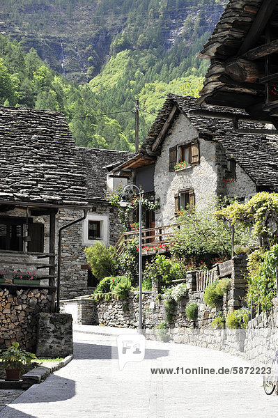 Village street  Sonogno  the rearmost village in the Valle Verzasca valley  Canton Ticino  Switzerland  Europe