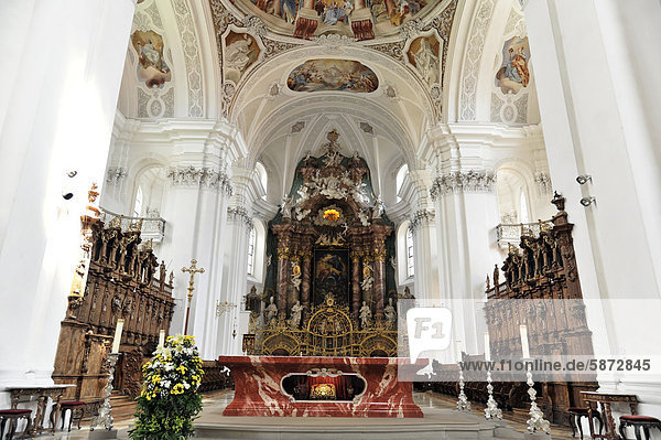 Blick zum Hochaltar der Basilika St. Martin in Weingarten  Baden-Württemberg  Deutschland  Europa
