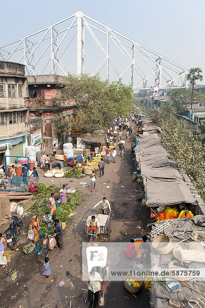 Market  Howrah Bridge  Kolkata or Calcutta  West Bengal  East India  India  Asia