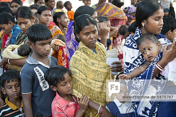 'Mothers and children during a children's vaccination campaign run by the aid organisation ''Doctors for the Third World'' near Kolkata or Calcutta  West Bengal  India  Asia'