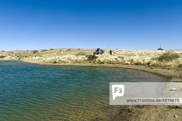 Wasserloch Reisende machen Rast Schwarzland Namibia Afrika