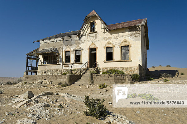 Ruined house of a bookkeeping clerk  abandoned diamond mine  Kolmanskop  Namibia  Africa