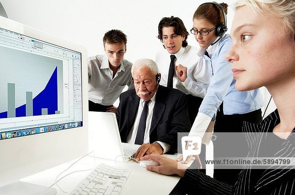 Zusammenhalt Computer 5 Büro arbeiten frontal Wirtschaftsperson Business