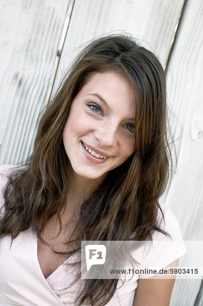 junge Frau junge Frauen Portrait lächeln