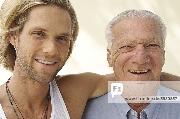 Senior  Senioren  Portrait  Mann  lächeln  Sohn