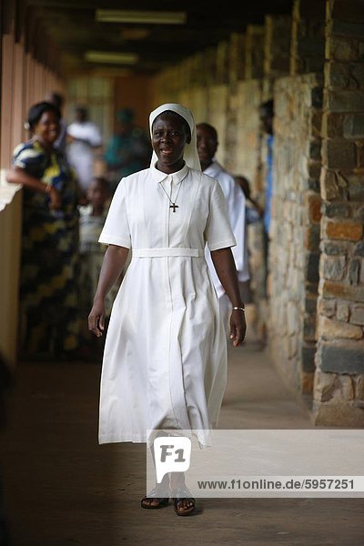 Nonne in Dzogbegan Benediktiner Abtei  Danyi Dzogbegan  Togo  Westafrika  Afrika