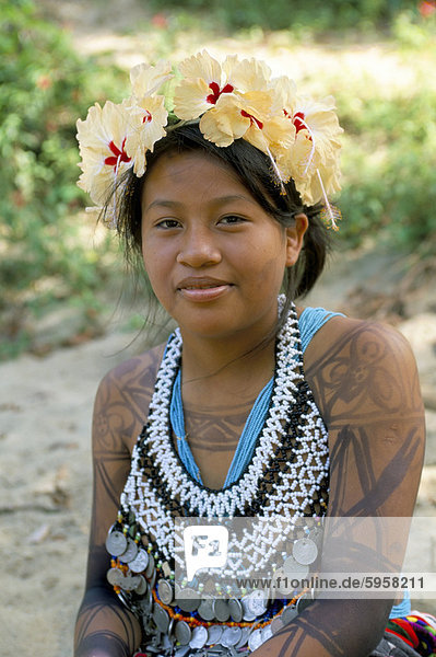 Junge Embera Indianer  Soberania Nationalpark  Panama  Mittelamerika