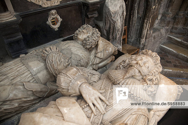 Bildnisse am Grab von Abraham Blackleech  1639  gestorben und seine Frau  Kathedrale von Gloucester  Gloucestershire  England  Vereinigtes Königreich  Europa