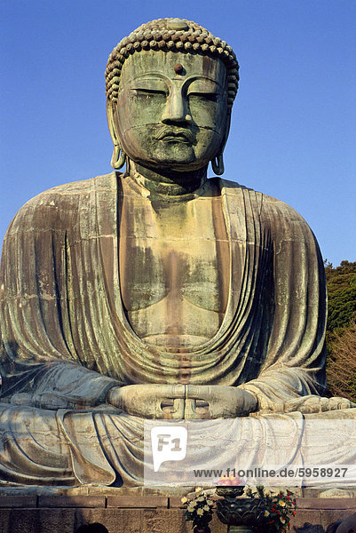 Die sitzende Statue des großen Buddha von Kamakura in der Katoku-in-Tempel in Japan  Asien