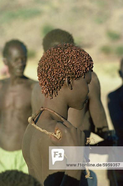 Nuba-Mädchen mit Ocker im Haar  in der Nähe von Garunda Dorf  Sudan  Afrika