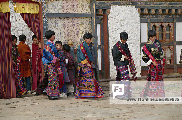 Mädchen Sänger Festival  Bumthang  Bhutan  Asia