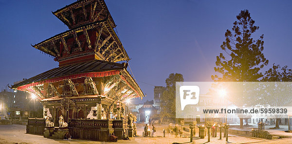 Panorama von drei Bildern der der Machendranath Mandir  Tempel  Gehäuse rote (Rato) Machendranath  Patan  Kathmandu  Nepal  Asien