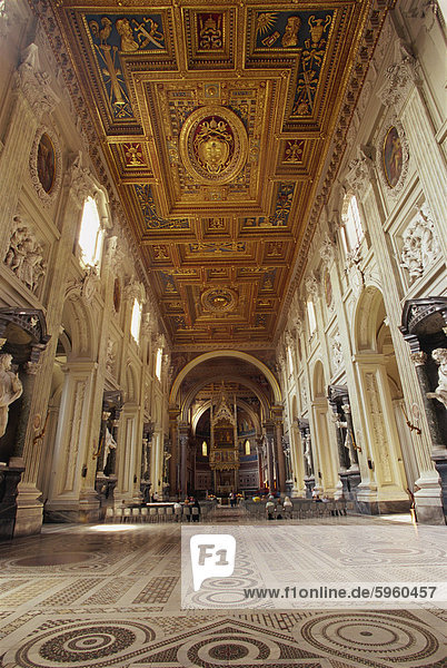 Innenraum von San Giovanni in Laterano Basilika  Rom  Latium  Italien  Europa