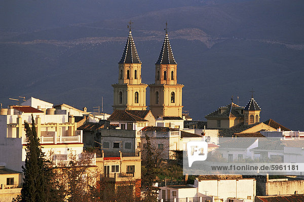 Dächer und Kirche bei Sonnenuntergang  Orgiva  Alpujarras  Granada  Andalusien  Spanien  Europa