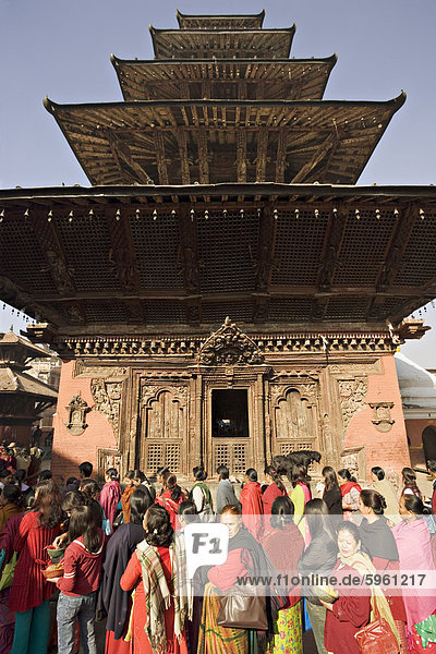 Hindu-Tempel mit 1392 erbaute fünfstöckige Pagode Dach  Kumbeshwar Tempel  Patan  Kathmandu  UNESCO Weltkulturerbe  Nepal  Asien