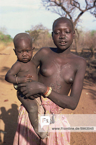 Azende Mädchen und Baby  Sudan  Afrika