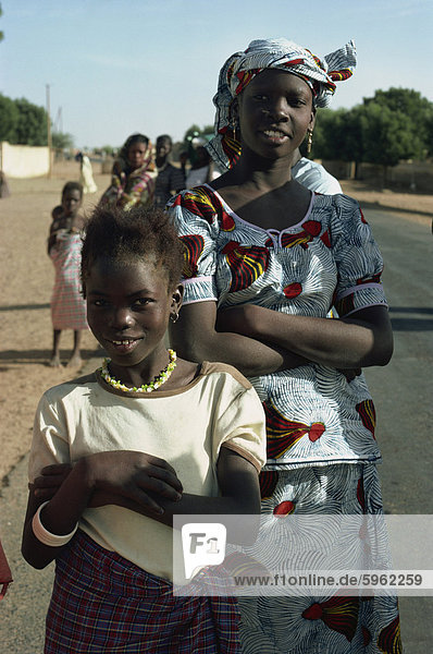 Dorfbewohner in der Nähe von Lougga im Norden  Senegal  Westafrika  Afrika