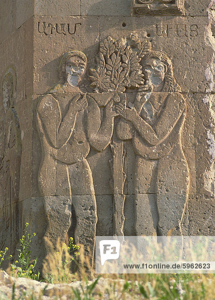 Relief von Adam und Eva auf Armenische Kirche,  gebaut im Jahr 915 Akdamar Insel,  Vansee,  Anatolien,  Türkei,  Kleinasien,  Eurasien